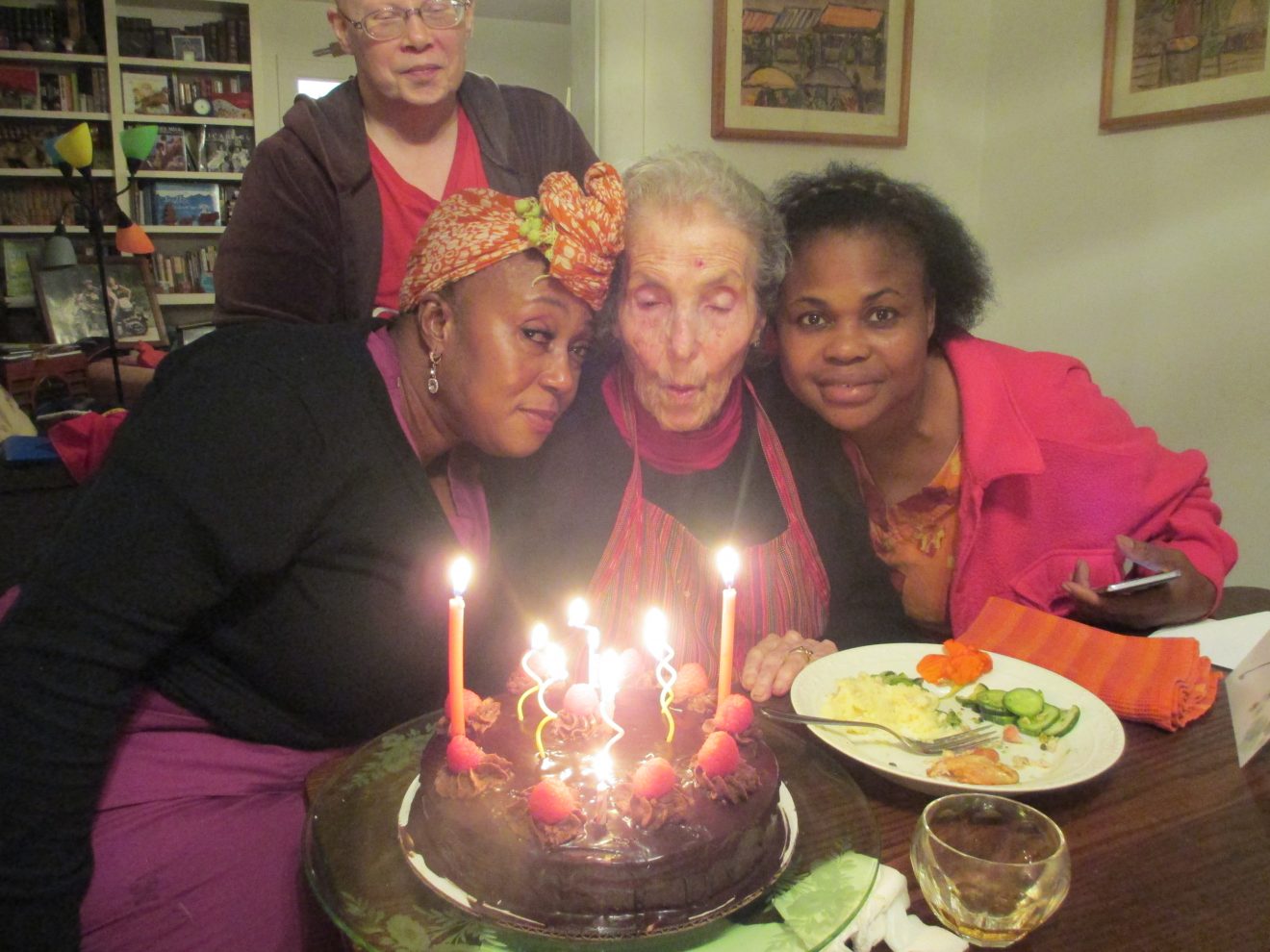 Peggy, Christine, Inge, Kudi, Cake & Candles